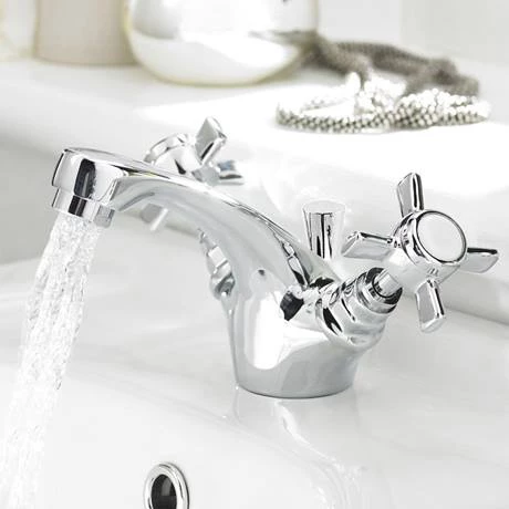 Traditional Mono Basin Mixer Tap inc Pop-Up Waste - Chrome - IJ345 2 Traditional Mono Basin Mixer Tap inc Pop-Up Waste - Chrome - IJ345 - Image 2